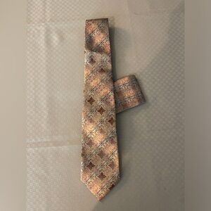 St. Patrick NWOT 100% microfiber men’s necktie & pocket square.​
